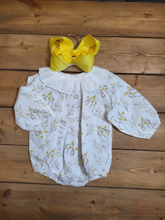 Floral Bubble Sleeve Romper With Patchwork Lace Neck